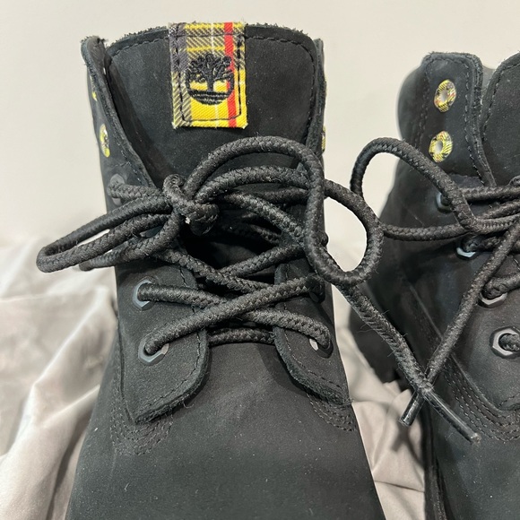 Boys black suede Timberland boots, size 3. - Picture 3 of 11